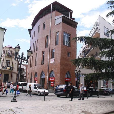 Black-White Rooms Batumi Bagian luar foto