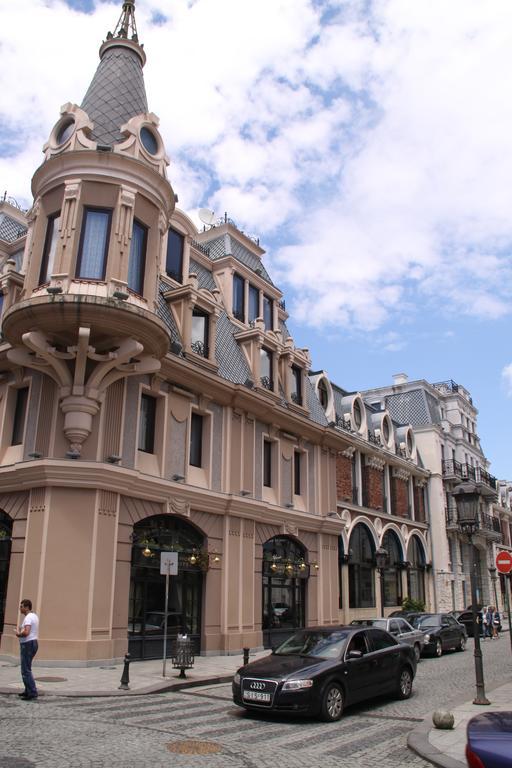 Black-White Rooms Batumi Bagian luar foto