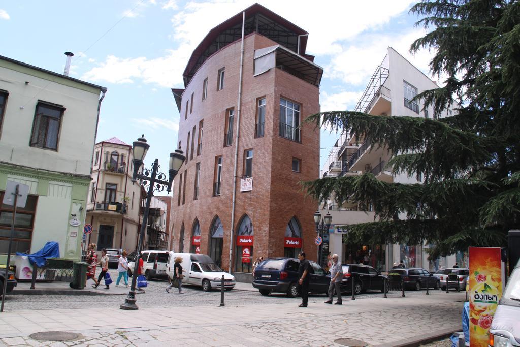 Black-White Rooms Batumi Bagian luar foto