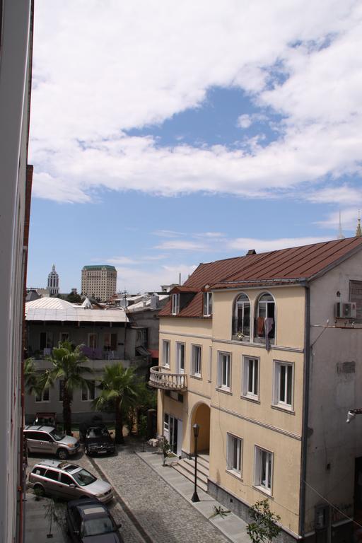Black-White Rooms Batumi Bagian luar foto