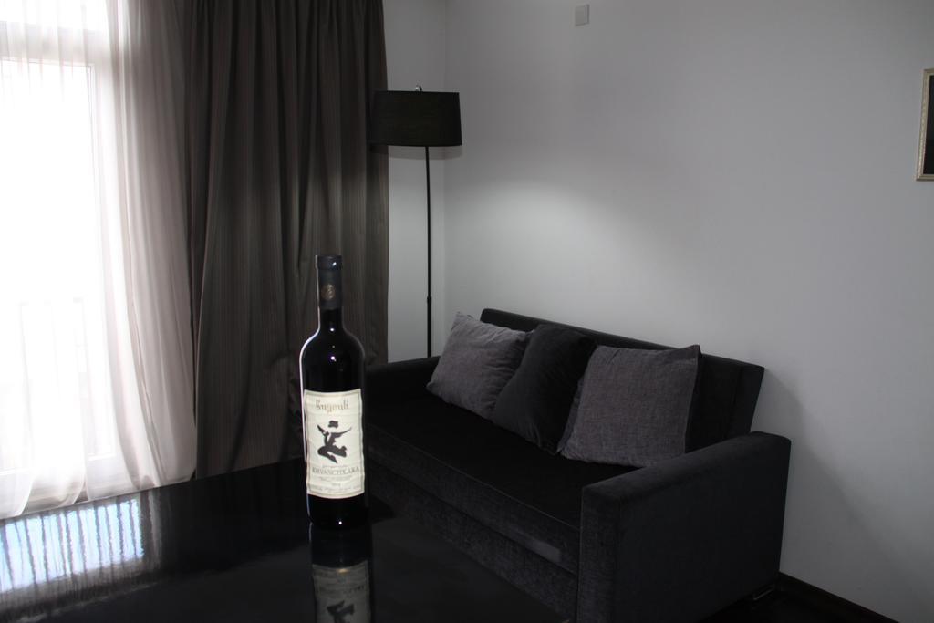 Black-White Rooms Batumi Bagian luar foto