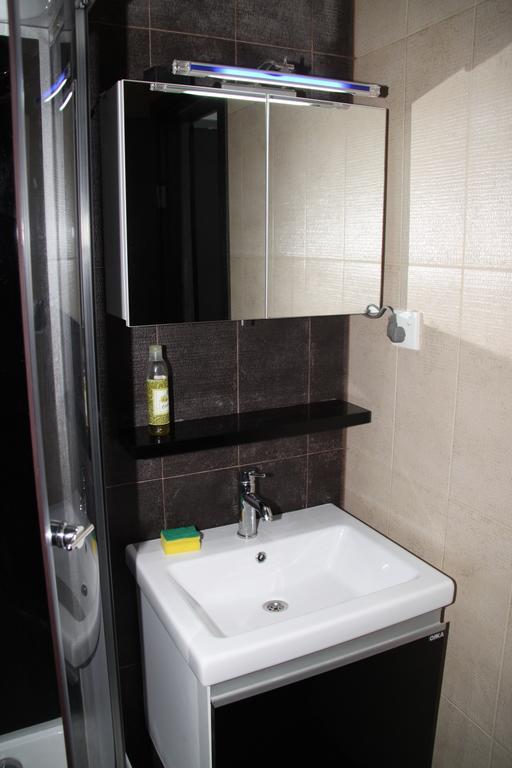Black-White Rooms Batumi Bagian luar foto