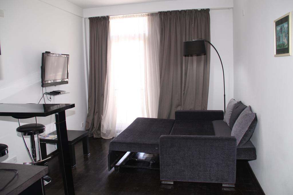 Black-White Rooms Batumi Bagian luar foto