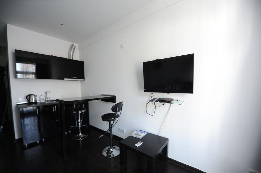 Black-White Rooms Batumi Bagian luar foto